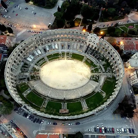 Aida Pula